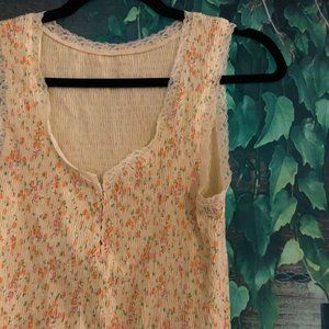 🏵Yellow Floral Tank Top with Lace Details & Smocking